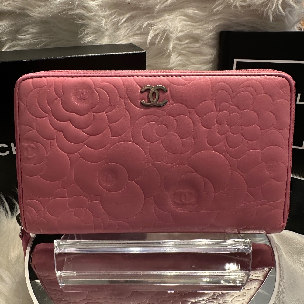 💕FULL INCLUSION CHANEL Pink Cameilla Wallet/Organizer💕